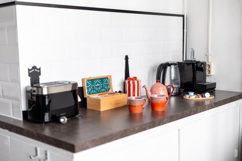 Coffee/tea facilities, Kitchen or kitchenette, Food and drinks, toaster