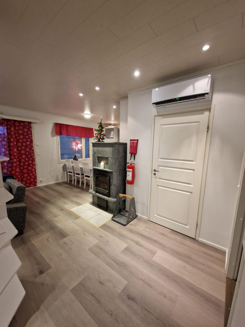 Kitchen or kitchenette, Living room, air conditioner