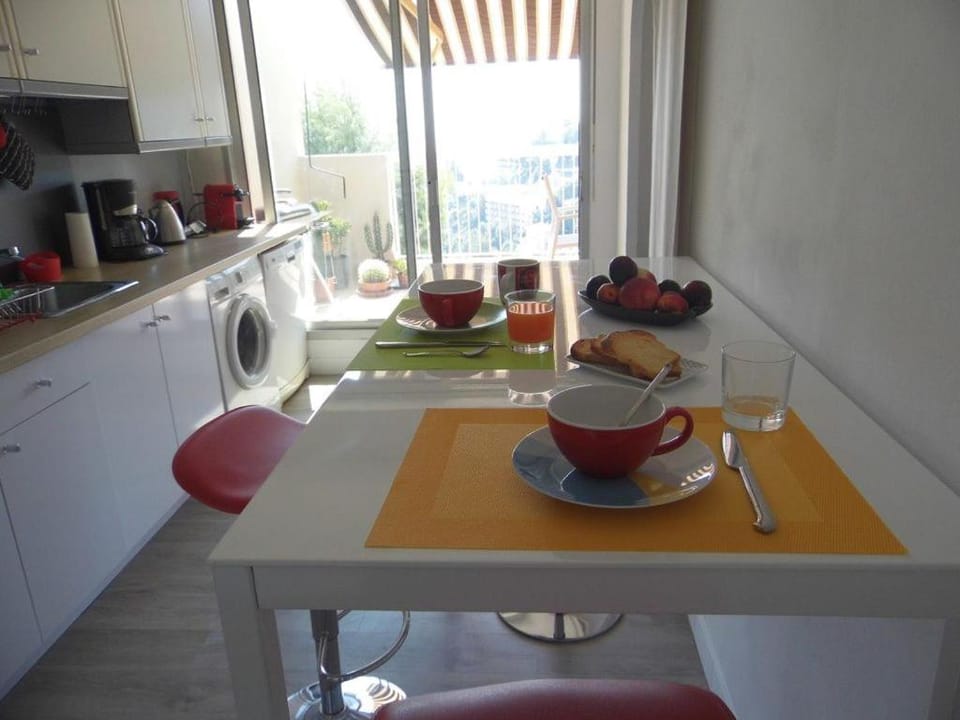 Kitchen or kitchenette, Communal kitchen