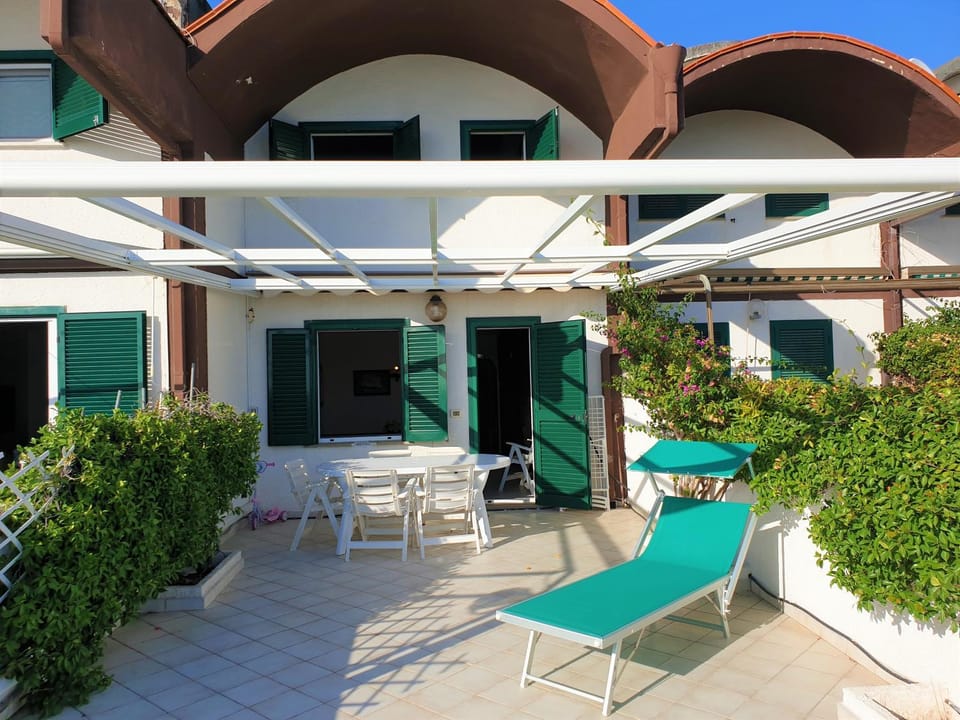 Patio, Balcony/Terrace, sunbed