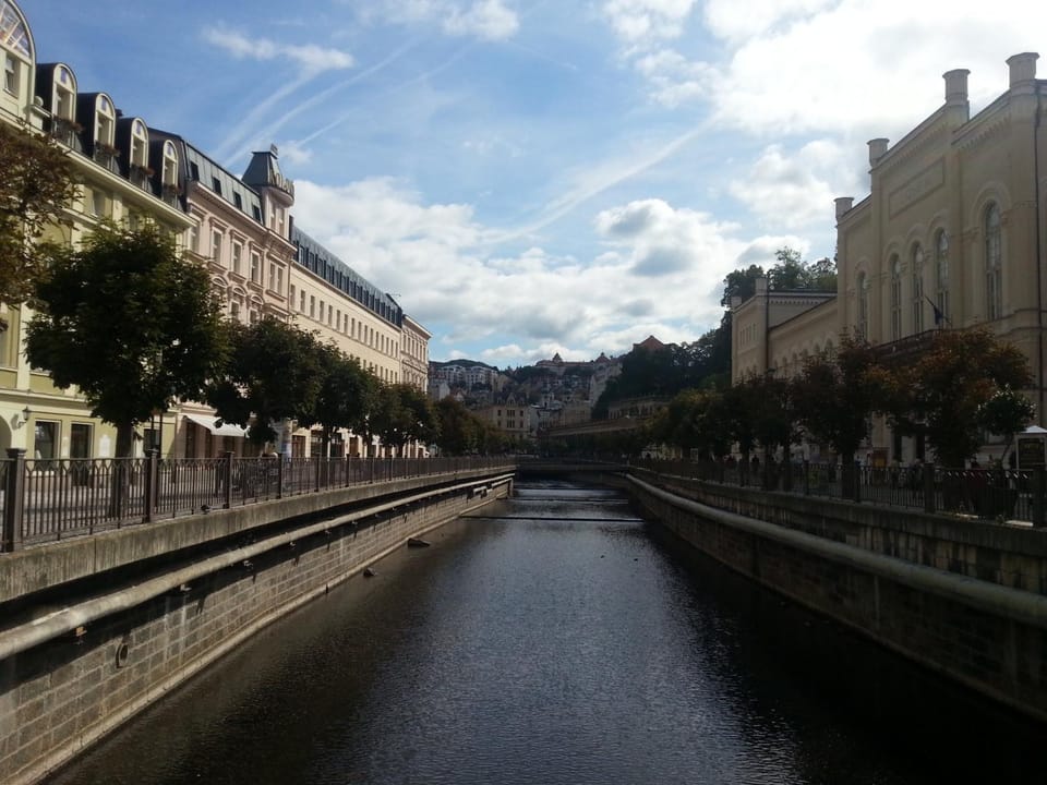 Nearby landmark, Neighbourhood