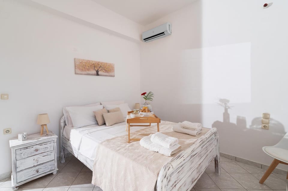 Bed, Bedroom, towels, air conditioner