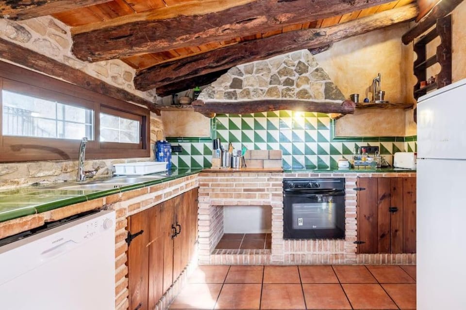 Kitchen or kitchenette, dishwasher, pet friendly, stove