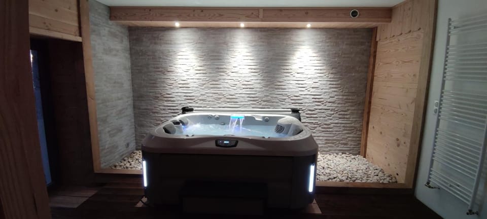 Hot Tub, Spa and wellness centre/facilities