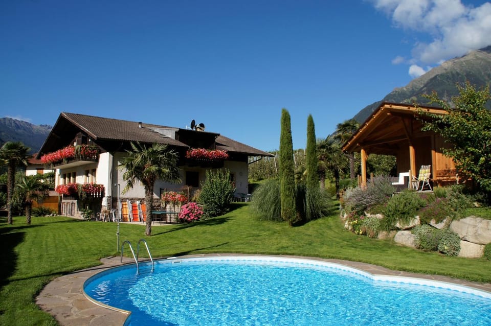 Property building, Day, Garden, Mountain view, Pool view, sunbed