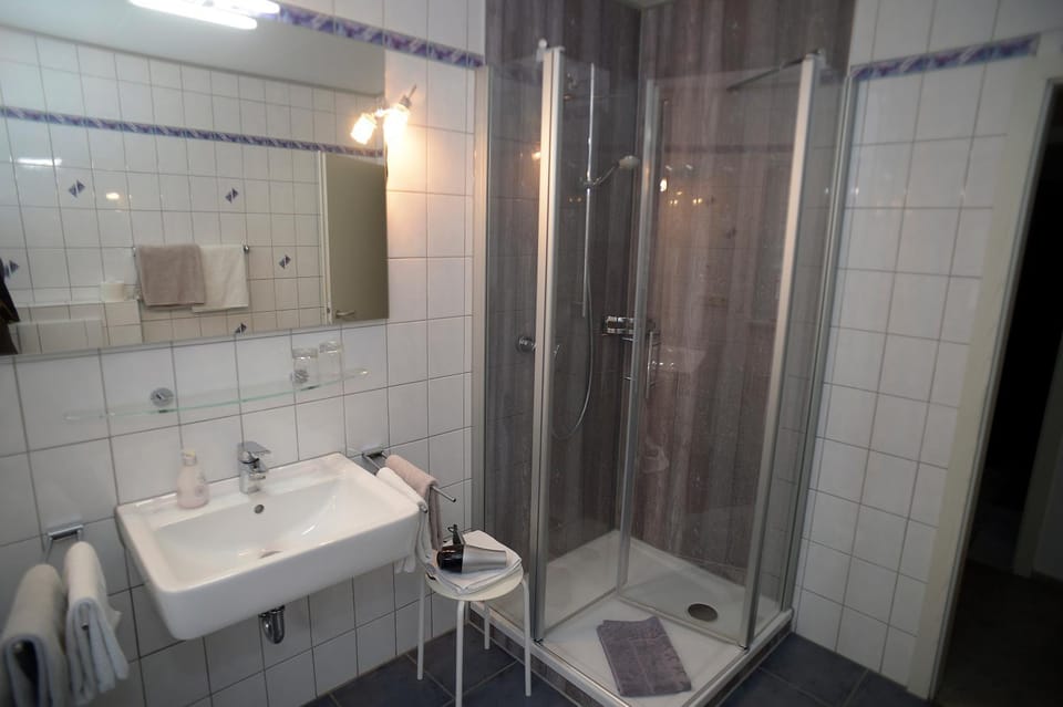 Wein und Gästehaus Scheid Bed and Breakfast in Ediger-Eller