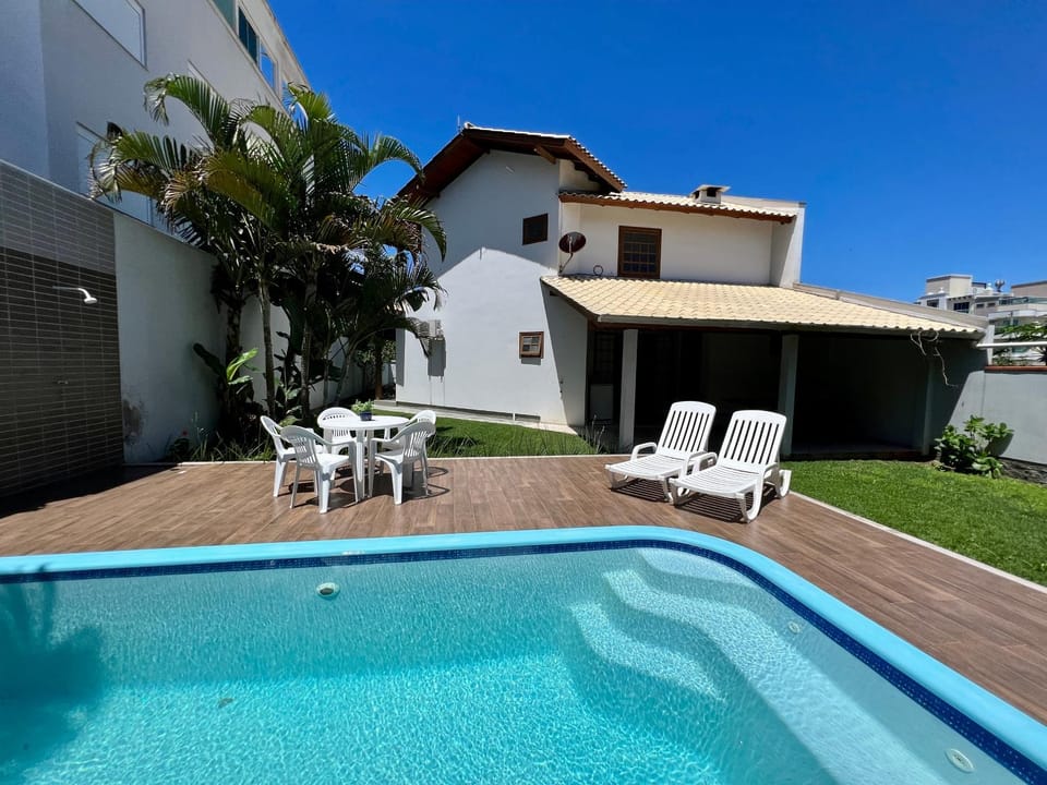 Casa a 50 M do Mar Para Recarregar as Energias House in Bombinhas