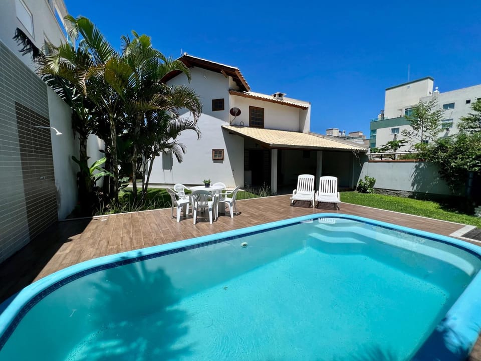 Casa a 50 M do Mar Para Recarregar as Energias House in Bombinhas