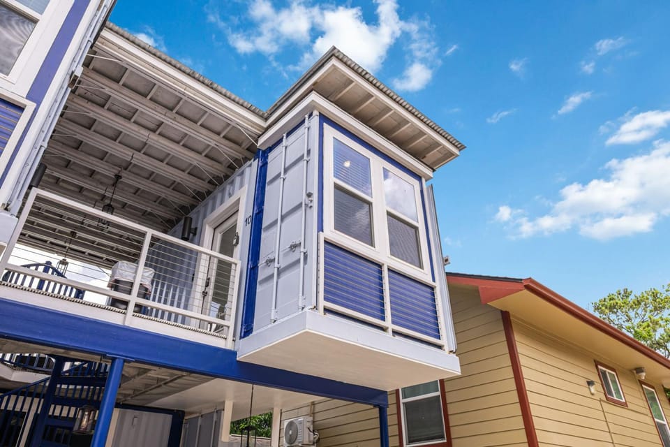 Repurposed Living Container#10 EADO 2km from FIFA Apartment in Harris County