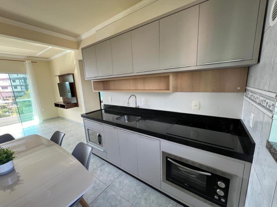 Aprecie Mariscal Nesta Hospedagem a 150 M do Mar - V4 Apartment in Bombinhas