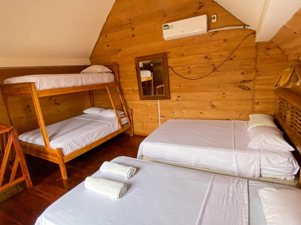 Hostal Tortuga Dorada Bed and Breakfast in Puerto Lopez