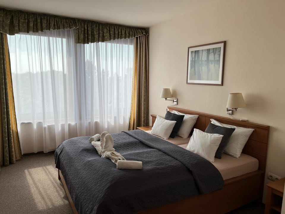 Bed, Bedroom, City view