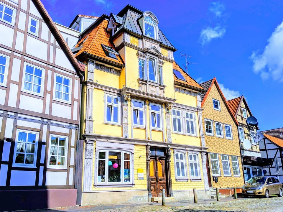 Property building, Facade/entrance, Neighbourhood, Street view