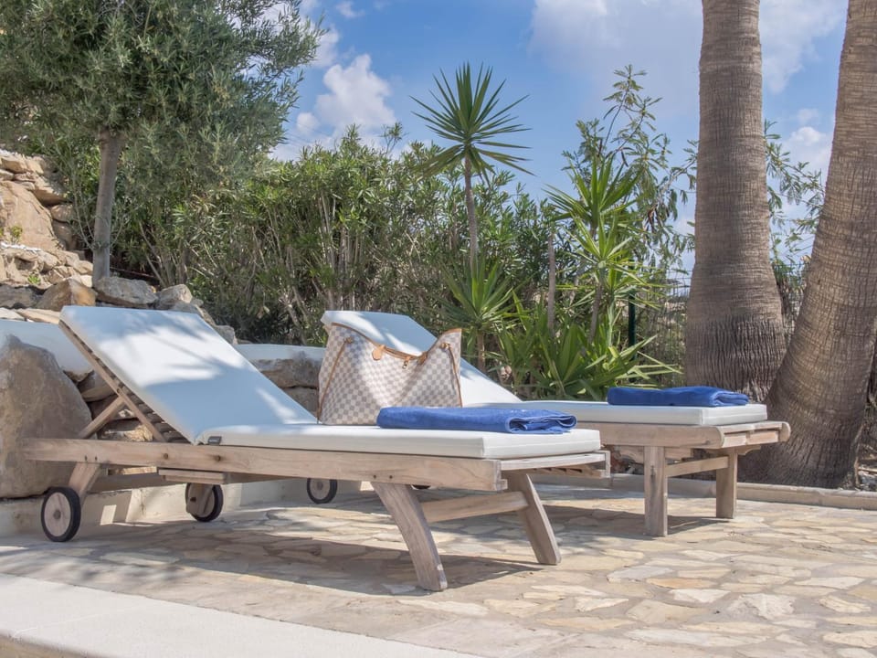 Seating area, sunbed