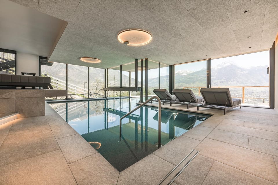 Property building, Spa and wellness centre/facilities, Swimming pool