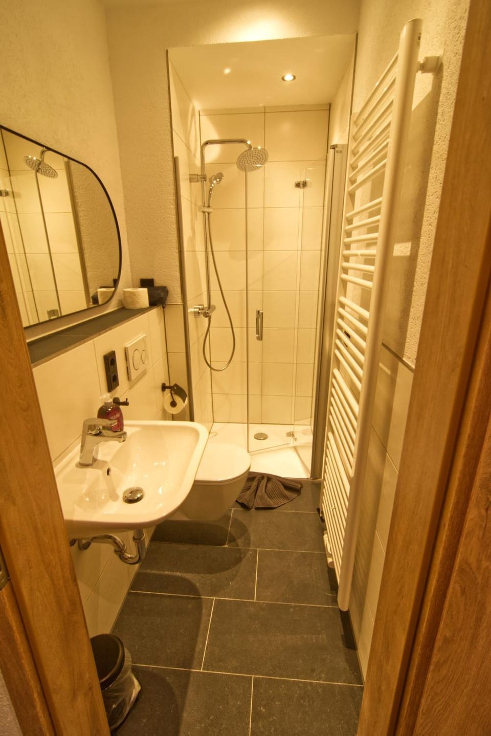 Shower, Toilet, Bathroom, towels