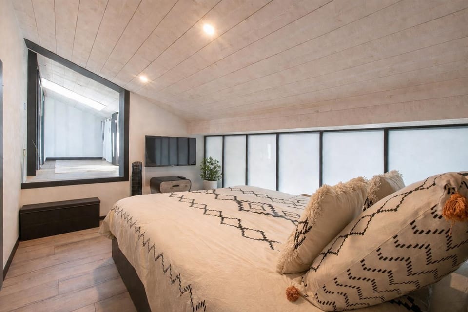 Photo of the whole room, Bedroom
