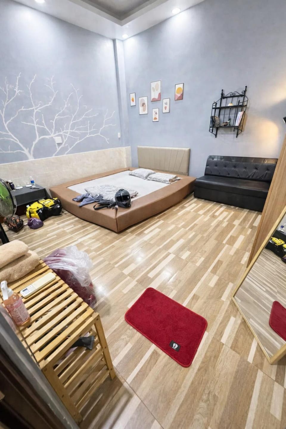 Photo of the whole room, Bedroom