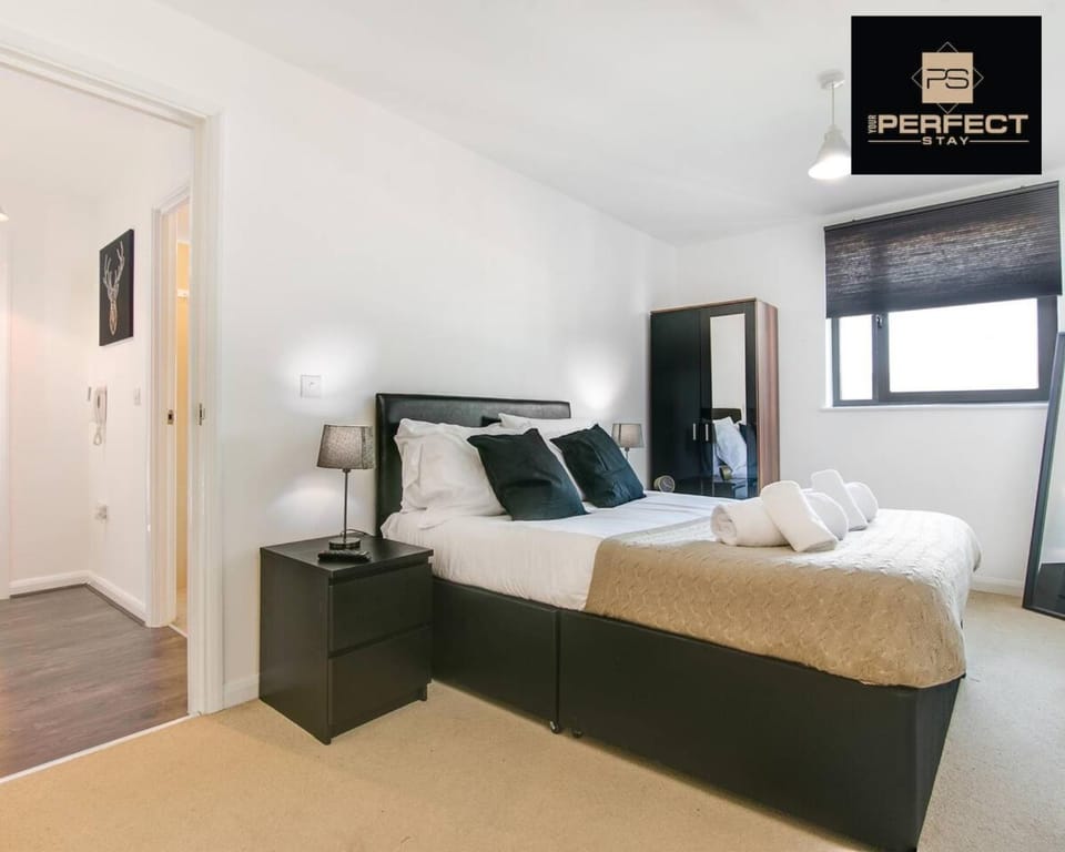 Bed, Photo of the whole room, Bedroom, towels, wardrobe