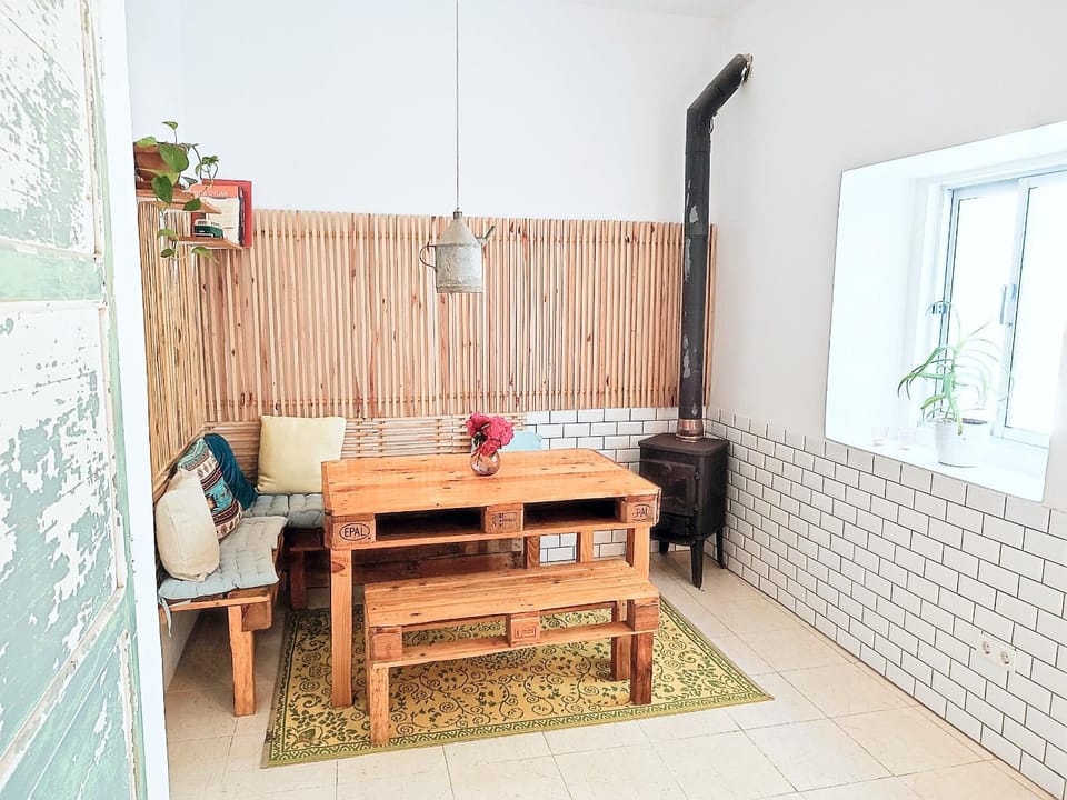 Seating area, Dining area