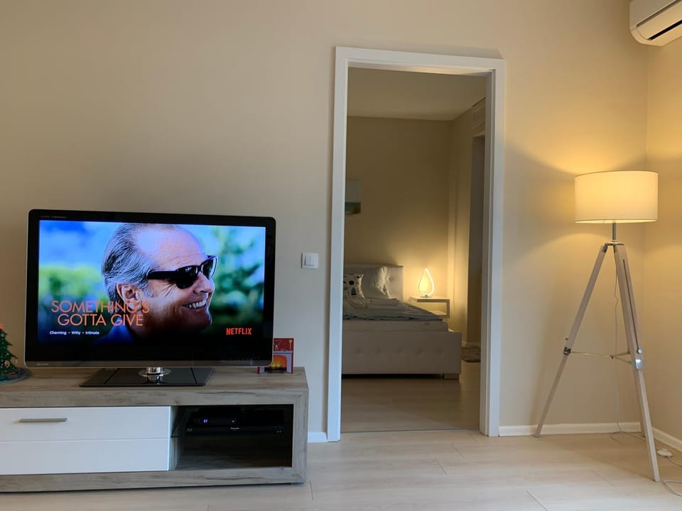 Communal lounge/ TV room, TV and multimedia
