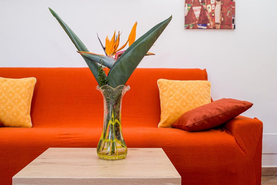 Living room, Seating area, Drinks