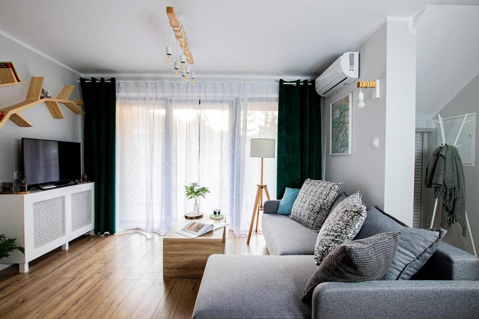 TV and multimedia, Living room, Seating area, Evening entertainment