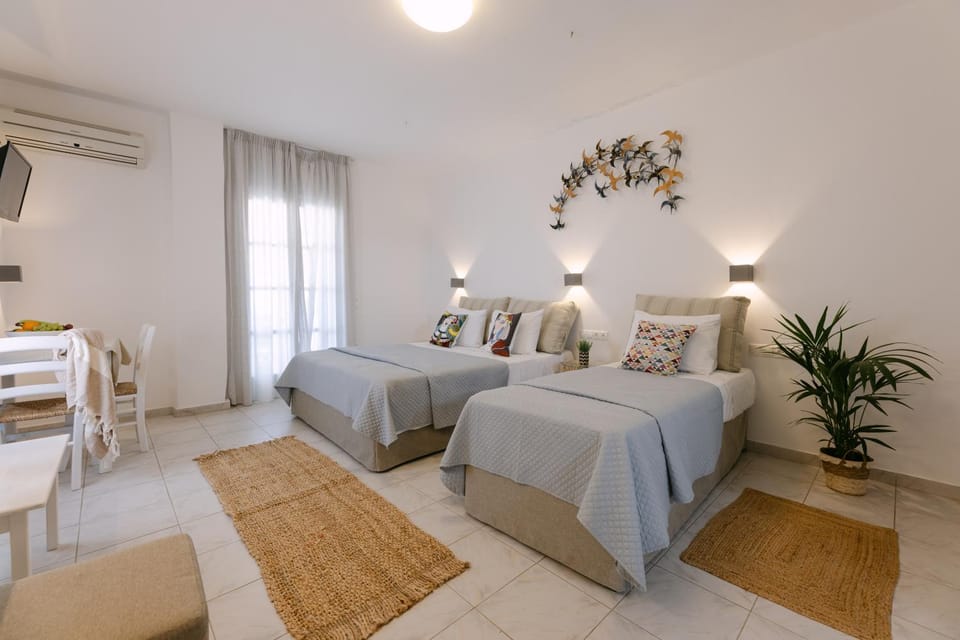 Bed, Photo of the whole room, Bedroom, air conditioner