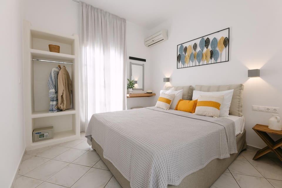 Bed, Bedroom, wardrobe, air conditioner