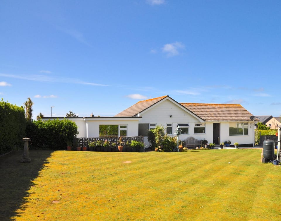 Property building, Spring, Garden, Garden view