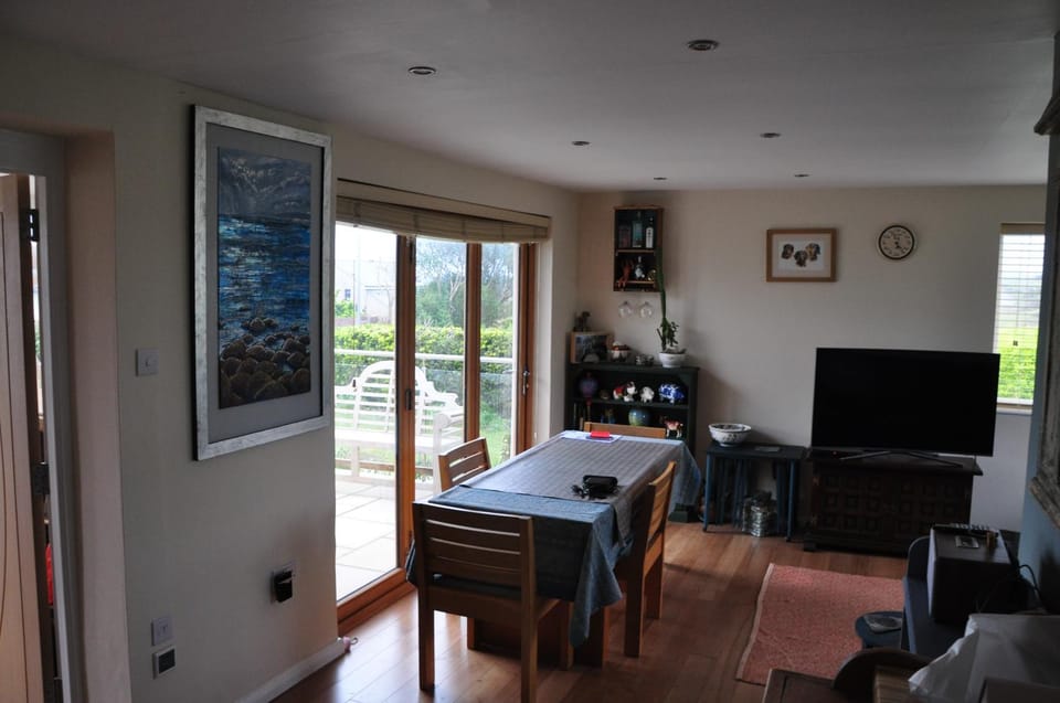 TV and multimedia, Living room, Seating area, Dining area, Evening entertainment