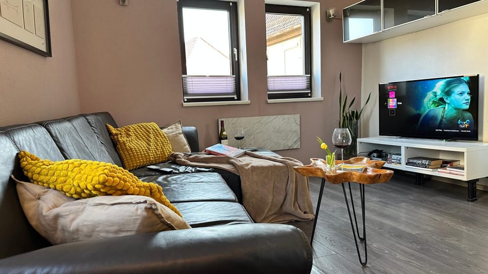 Communal lounge/ TV room, TV and multimedia, Living room, Seating area, Evening entertainment