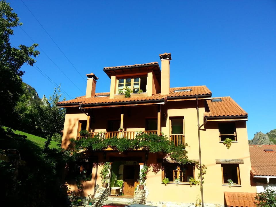 Facade/entrance, Mountain view