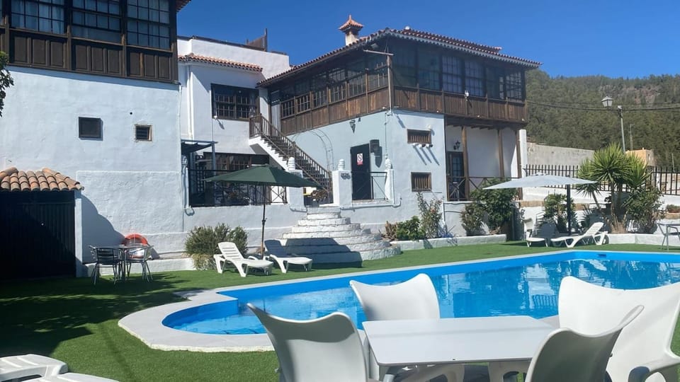 Ziggy's Mountain Retreat Hotel in Abona
