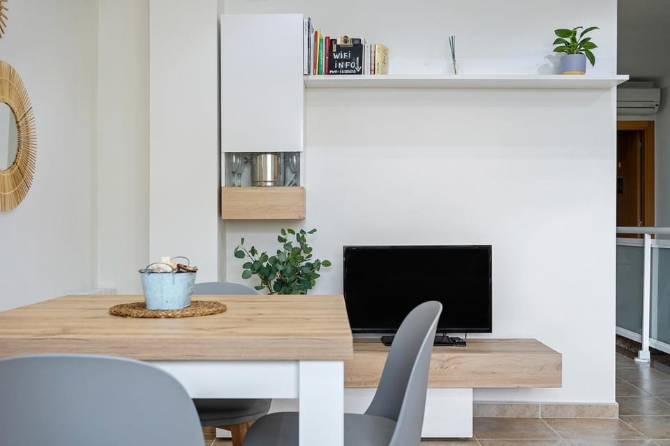 Library, Seating area, Dining area