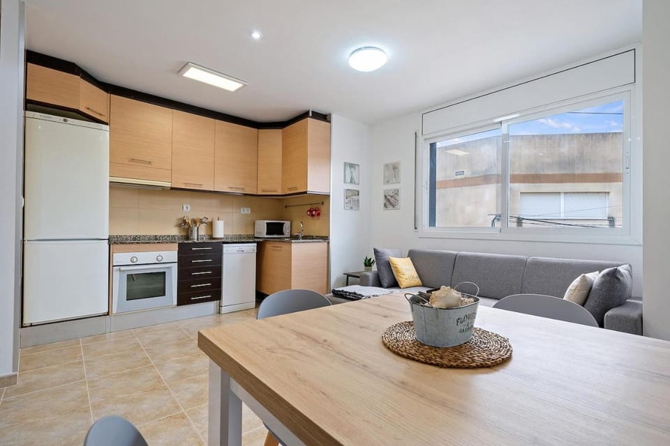 Kitchen or kitchenette, Living room, Dining area, minibar, pet friendly, stove, toaster