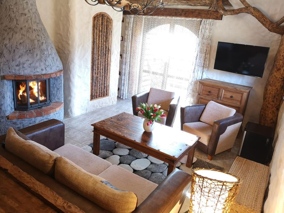 Day, Living room, Photo of the whole room, Seating area, Bedroom, Garden view, River view, flat iron