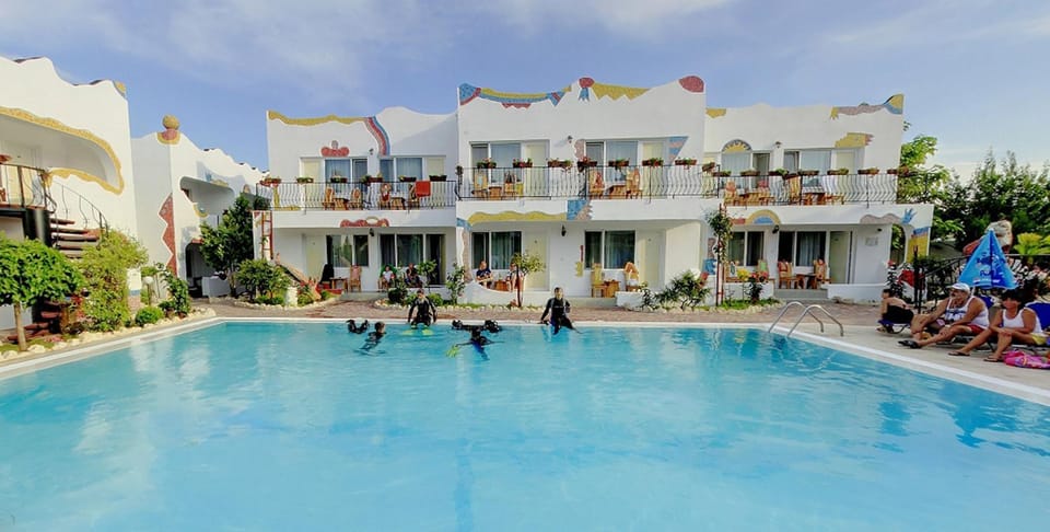 Facade/entrance, Swimming pool