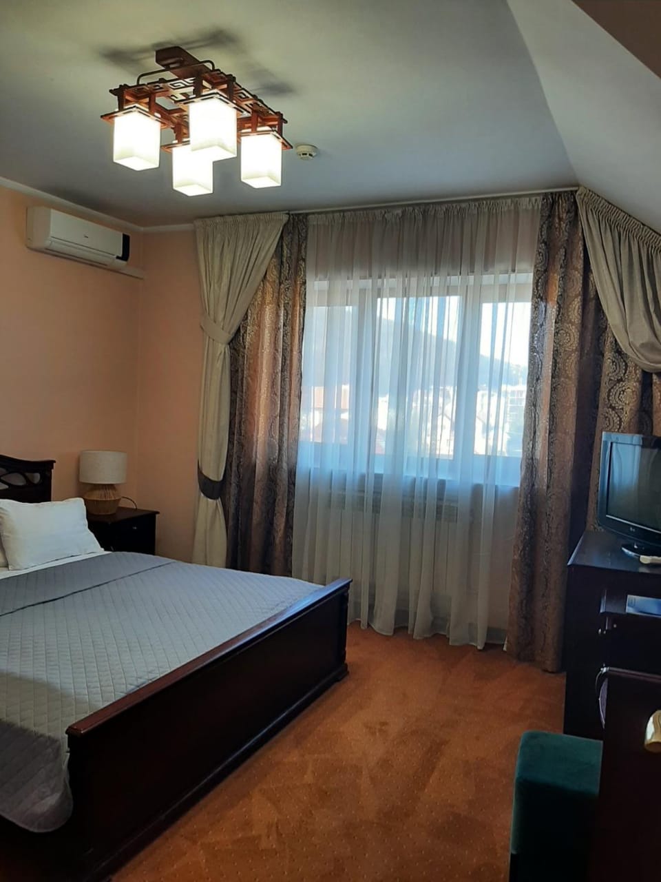 Bed, Photo of the whole room, Bedroom, air conditioner
