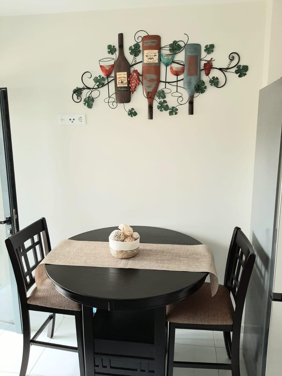 Dining area, Area and facilities