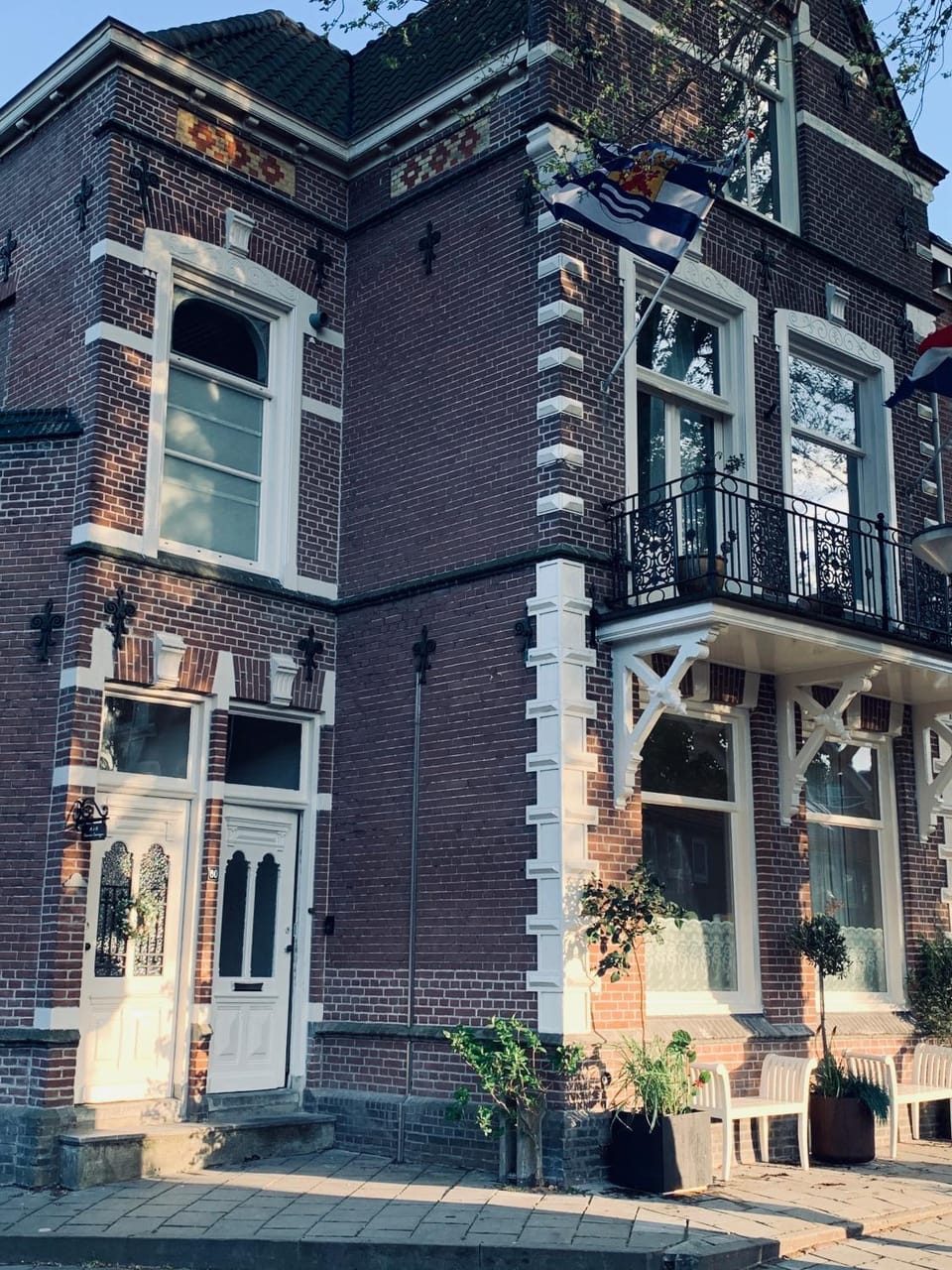 Facade/entrance