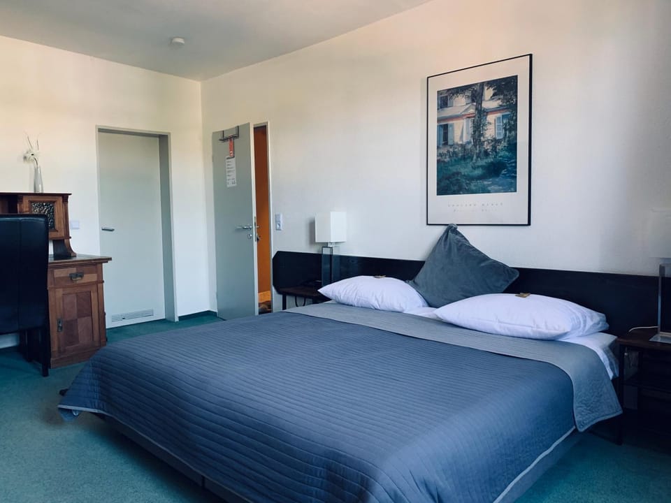 Bed, Photo of the whole room