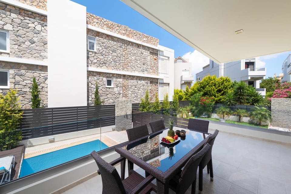Balcony/Terrace, Dining area, Swimming pool, Swimming pool