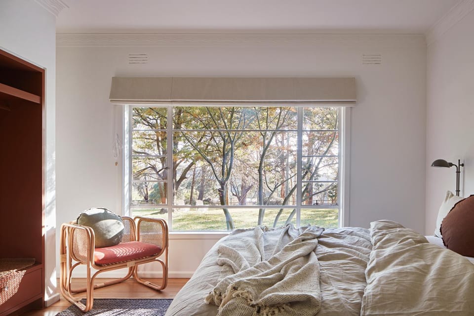 Bed, Day, Winter, Decorative detail, Bedroom, On site, Garden view