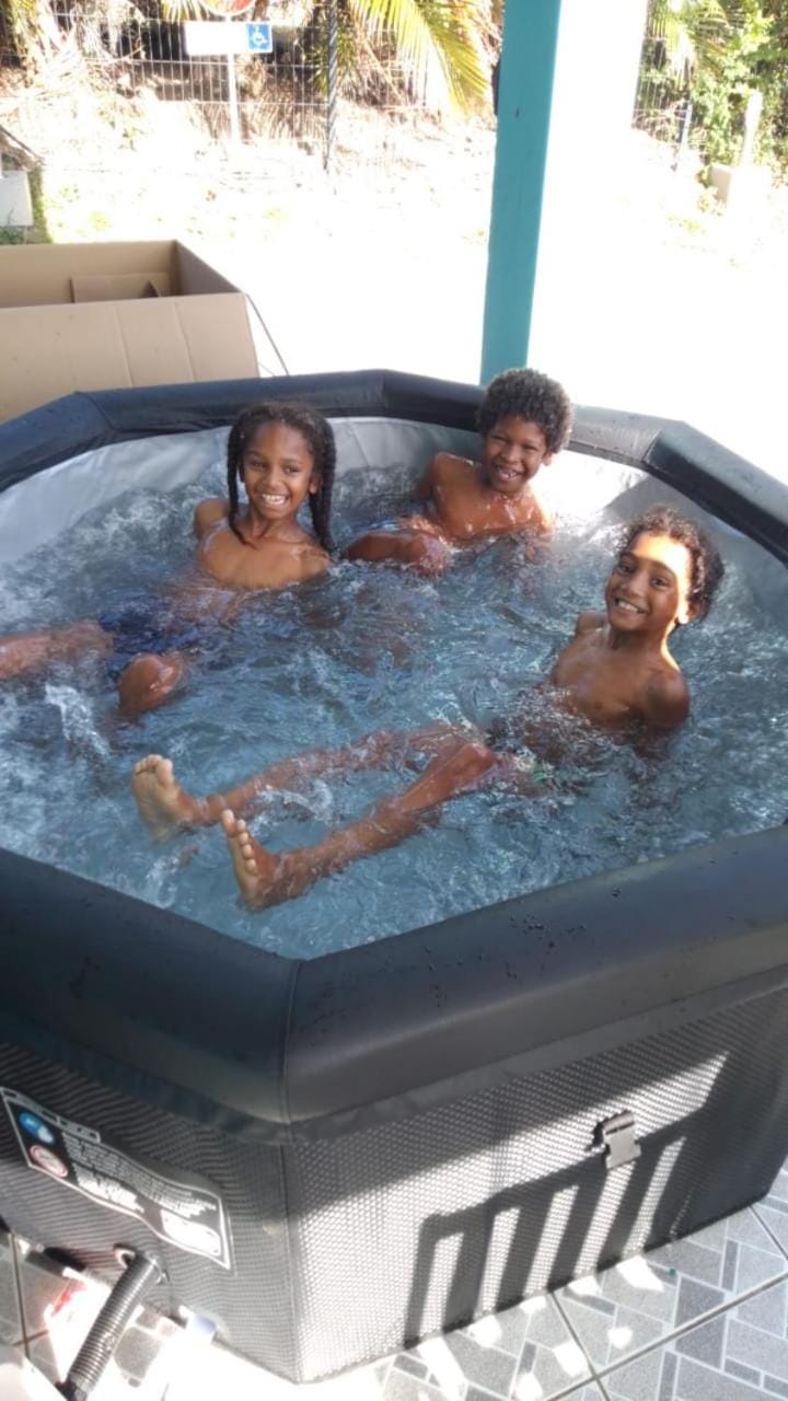 La Kay'Loulou avec spa et piscine Apartment in Arrondissement of Saint-Pierre