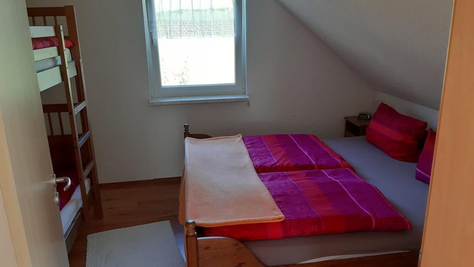 Bed, Bedroom, bunk bed
