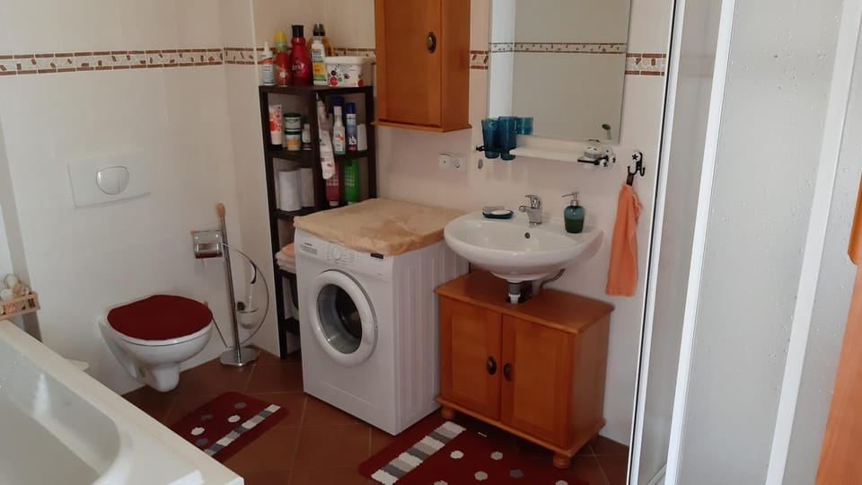 Shower, Toilet, Bathroom, Bath