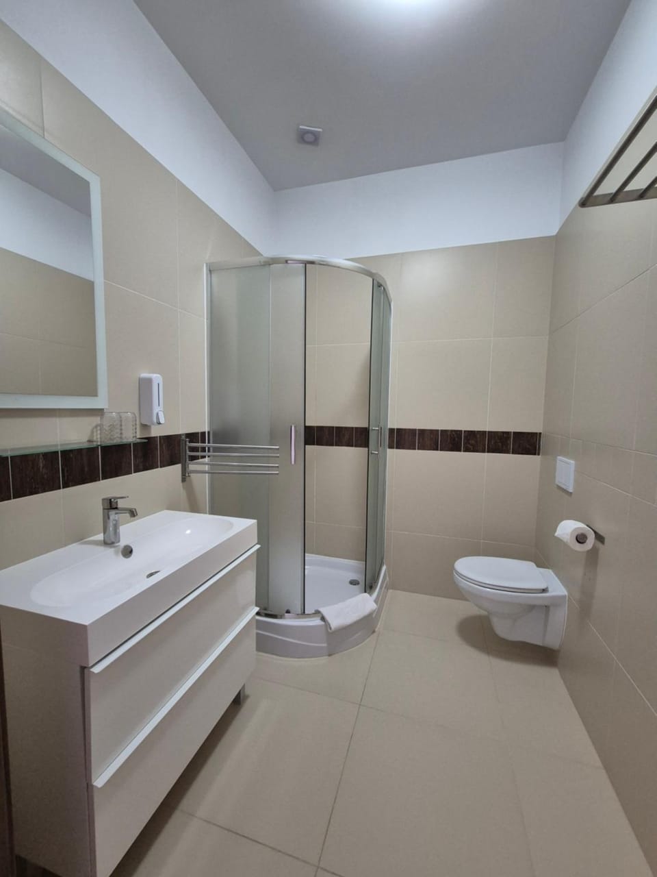 Shower, Toilet, Bathroom, towels
