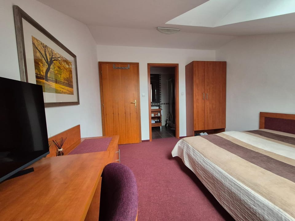 TV and multimedia, Bedroom, wardrobe
