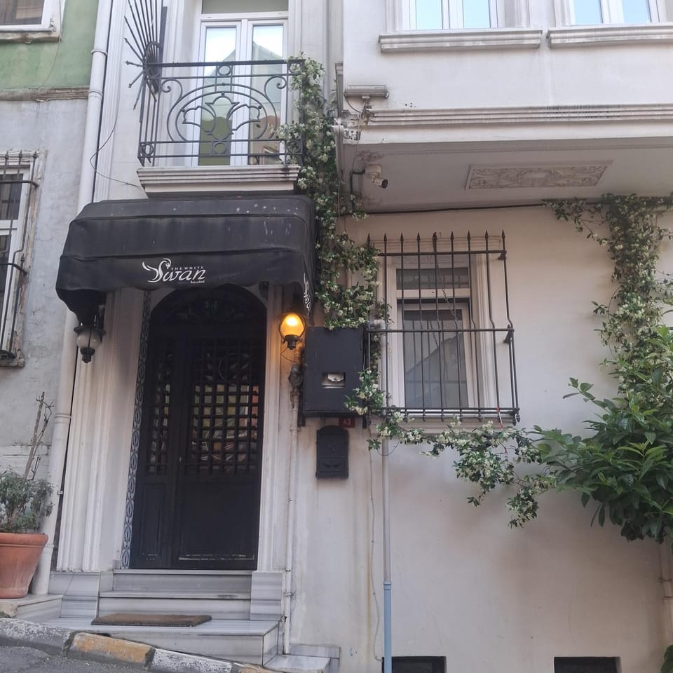 The White Swan Suites Beyoglu Apartment hotel in Istanbul